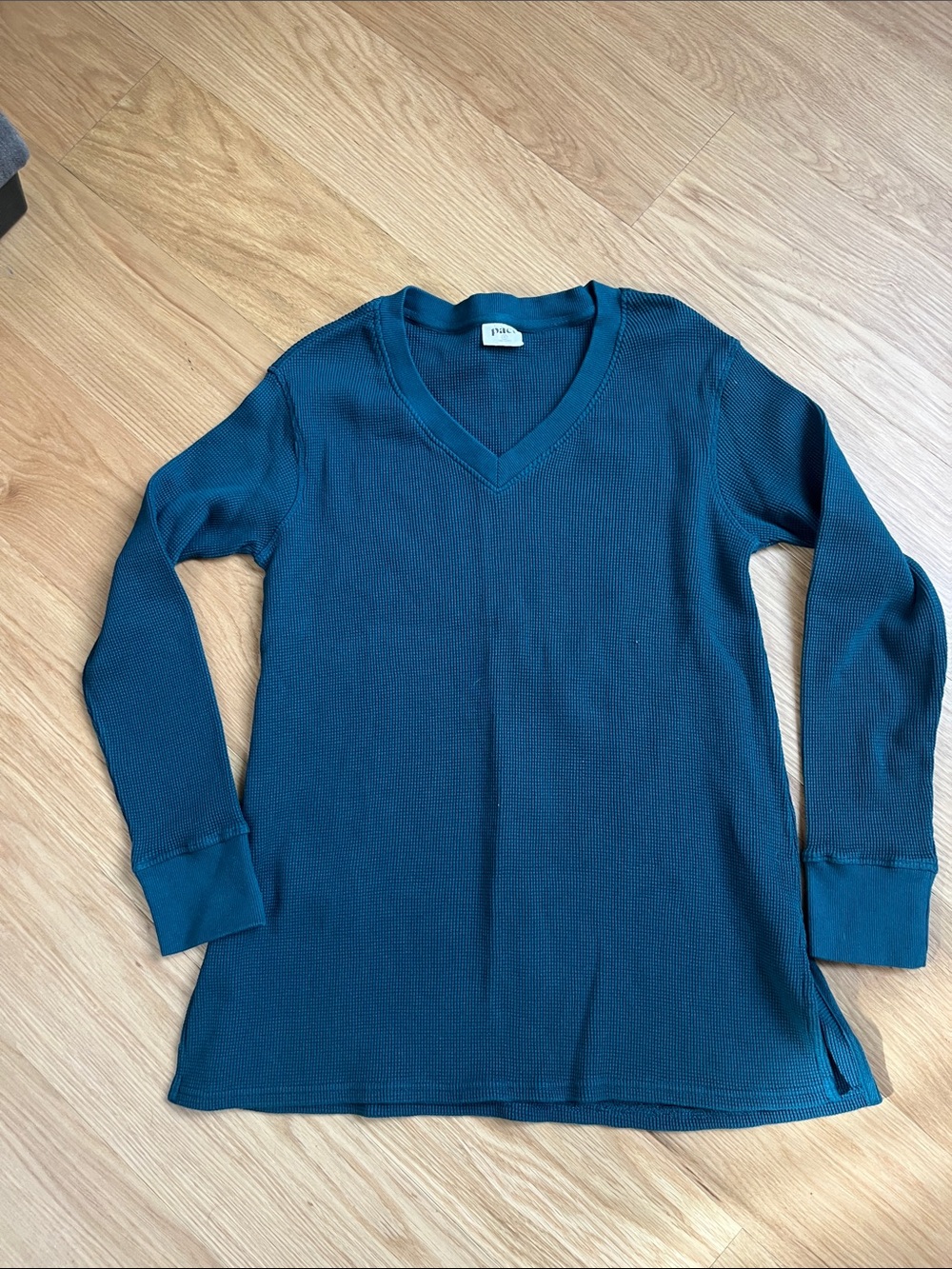 PACT Women’s Deep V waffle knit Top-teal size M